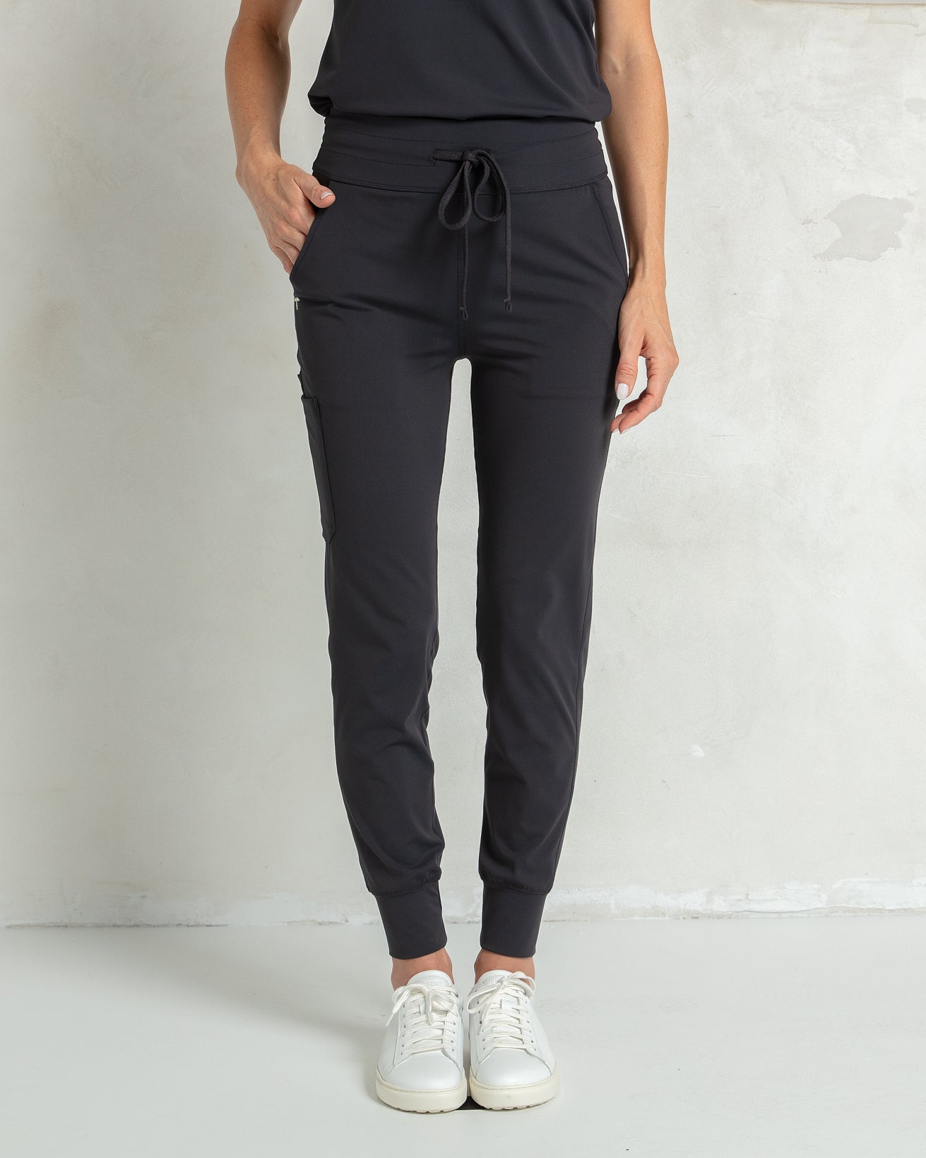 Women's Titanium Jogger Scrub Pant - Shabbella