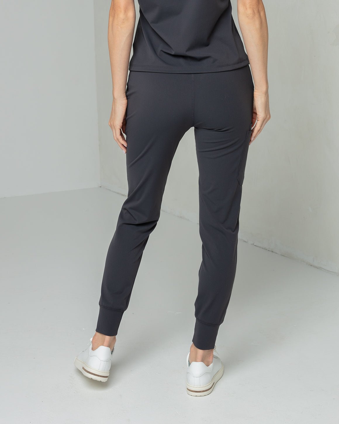 Women's Titanium Jogger Scrub Pant - Shabbella